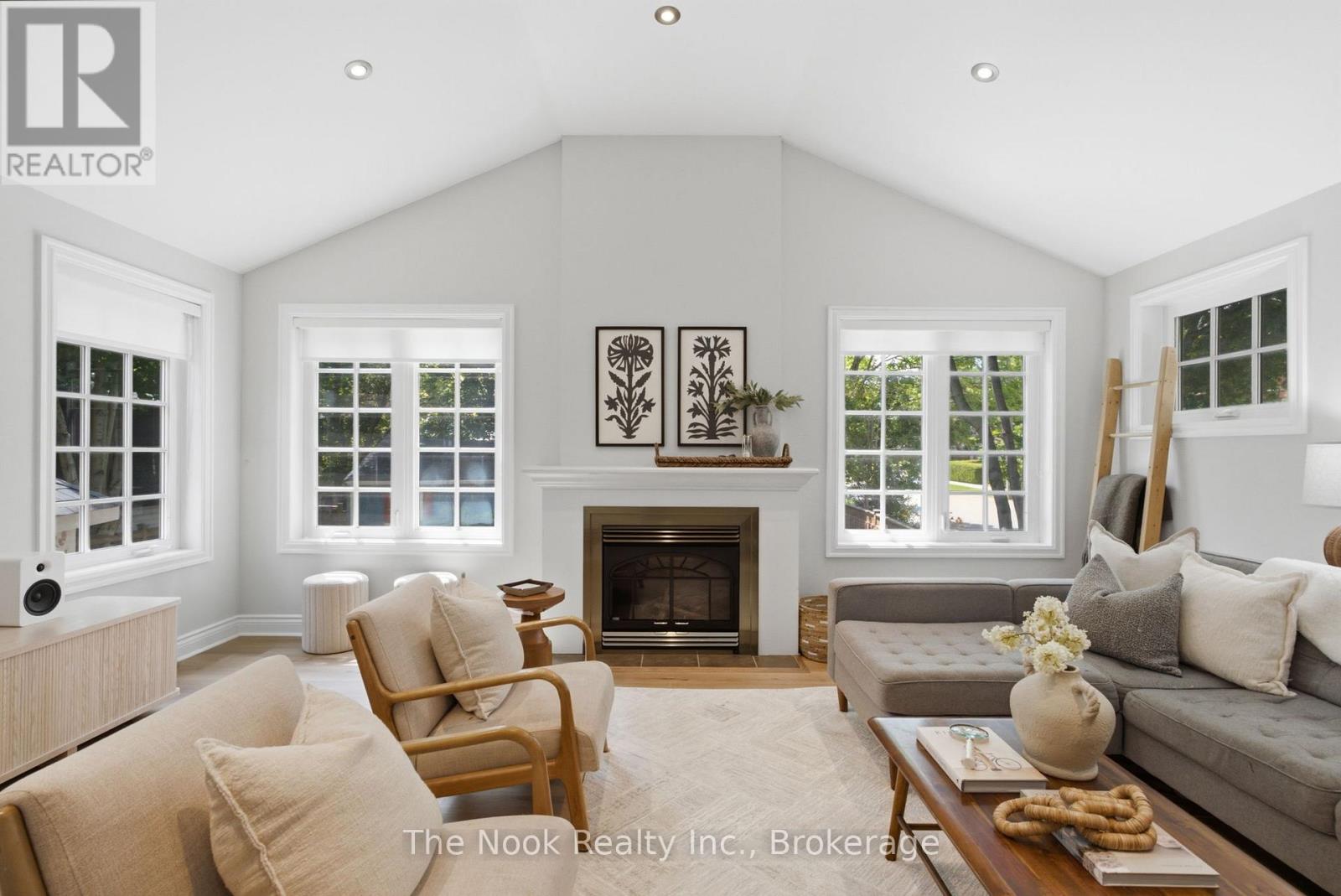 400 BYRON STREET S - 19