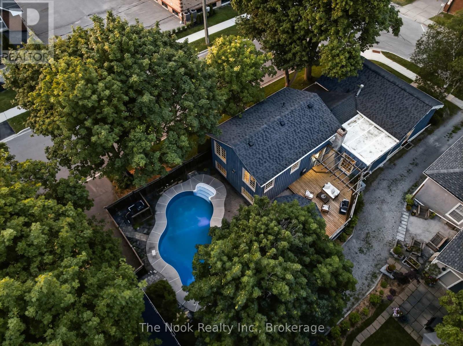 400 BYRON STREET S - 2