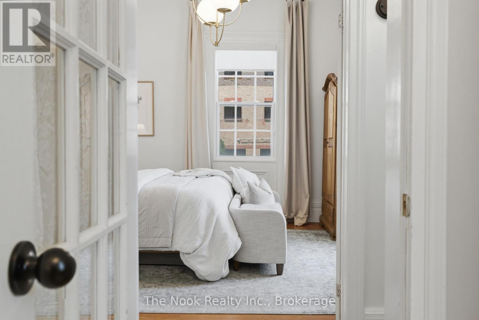 400 BYRON STREET S - 25