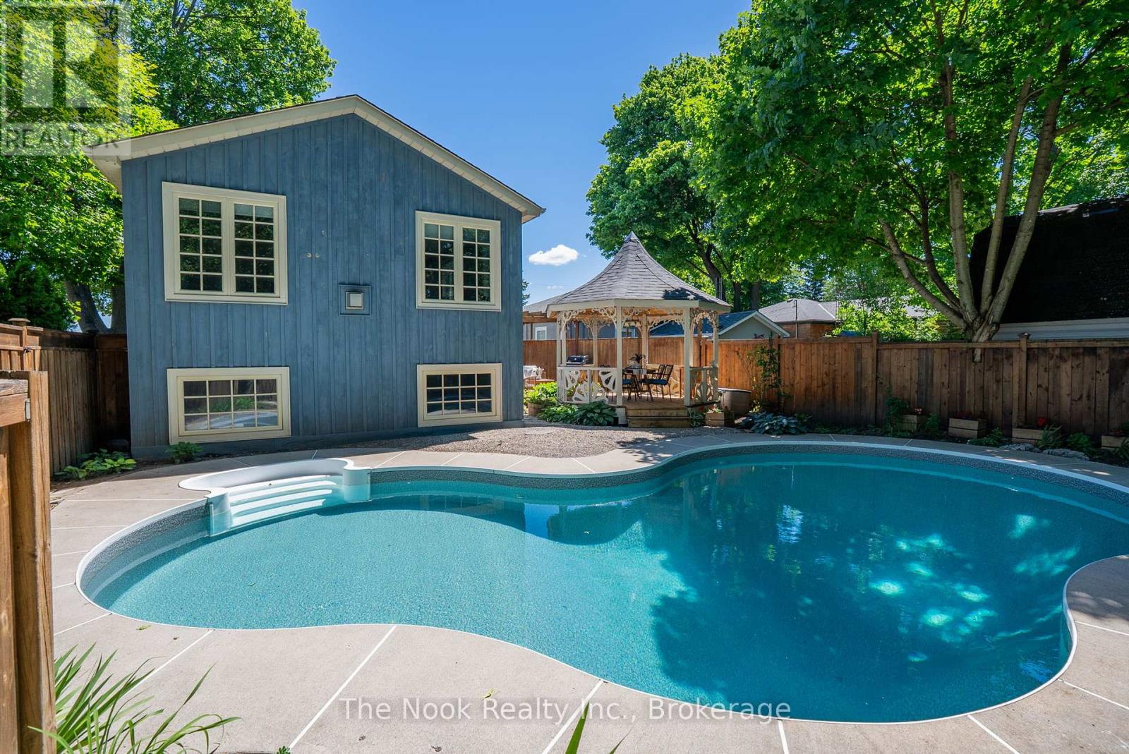400 BYRON STREET S - 39