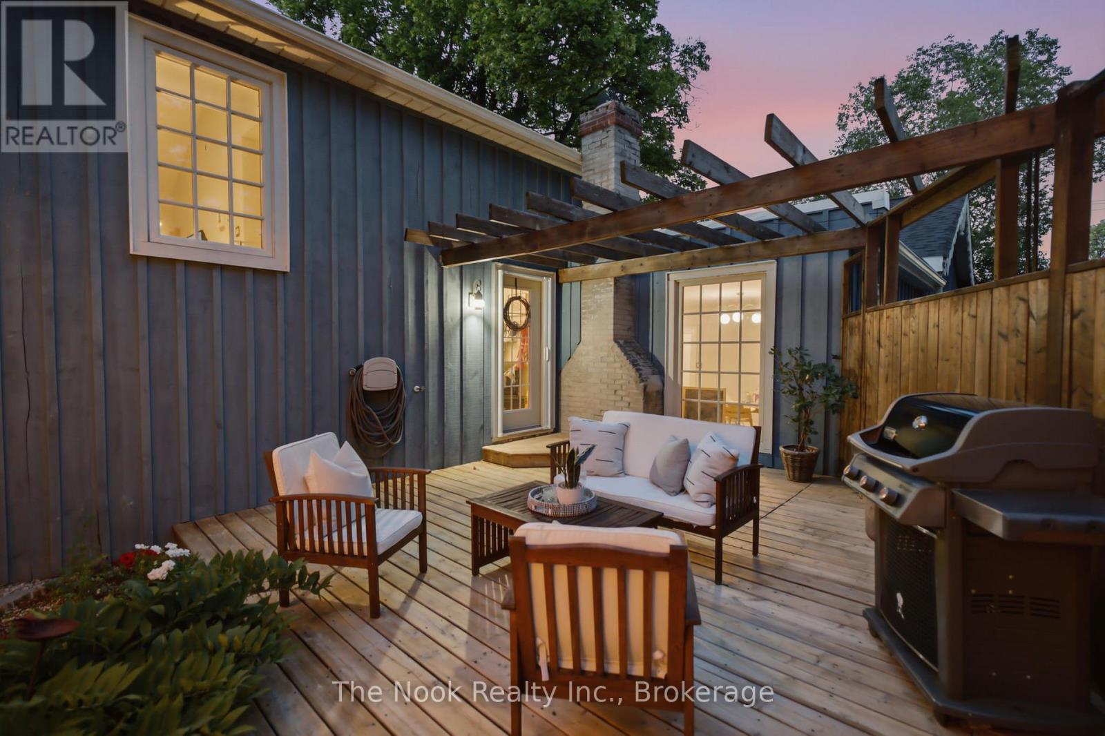 400 BYRON STREET S - 44