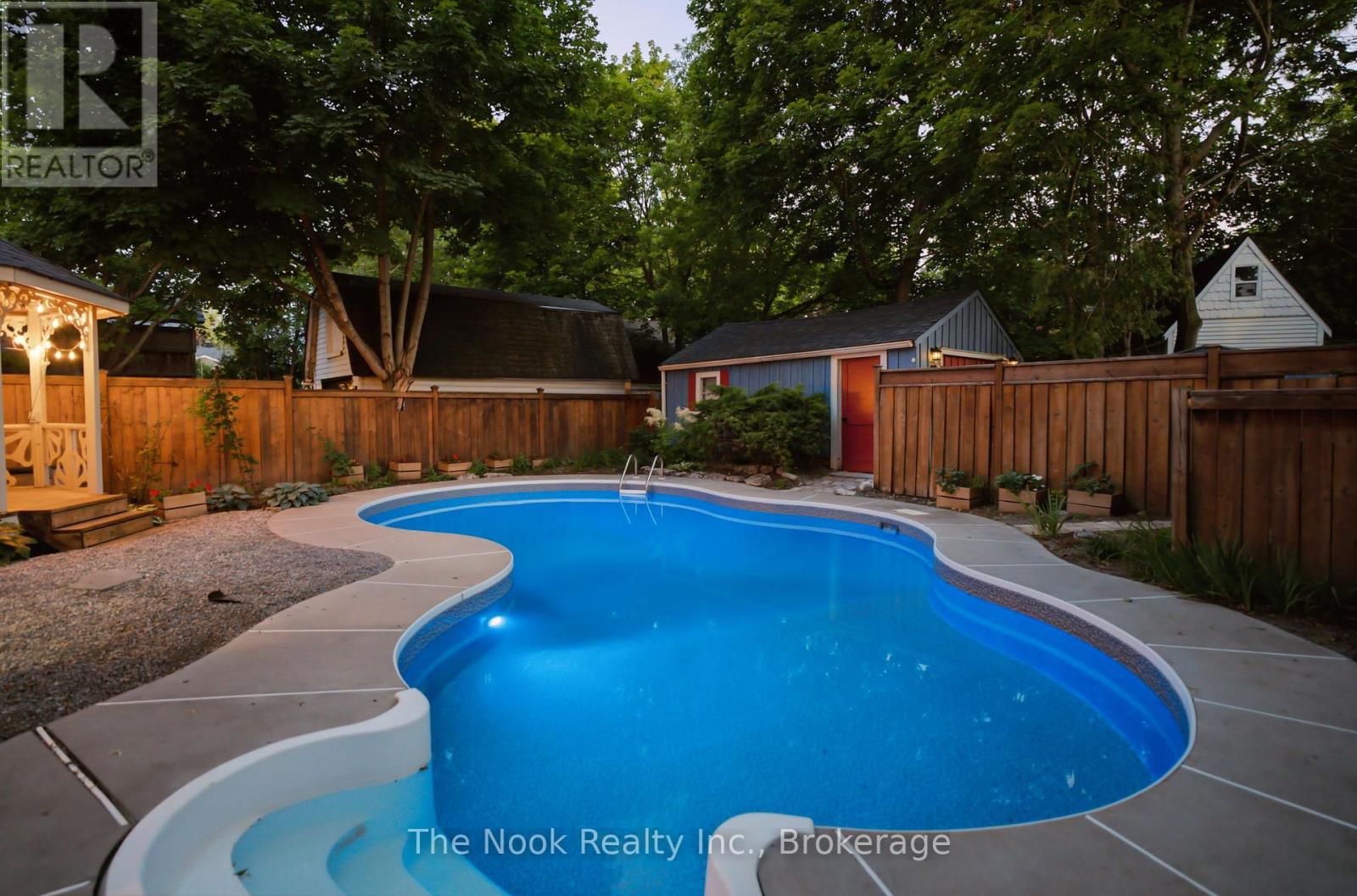 400 BYRON STREET S - 48