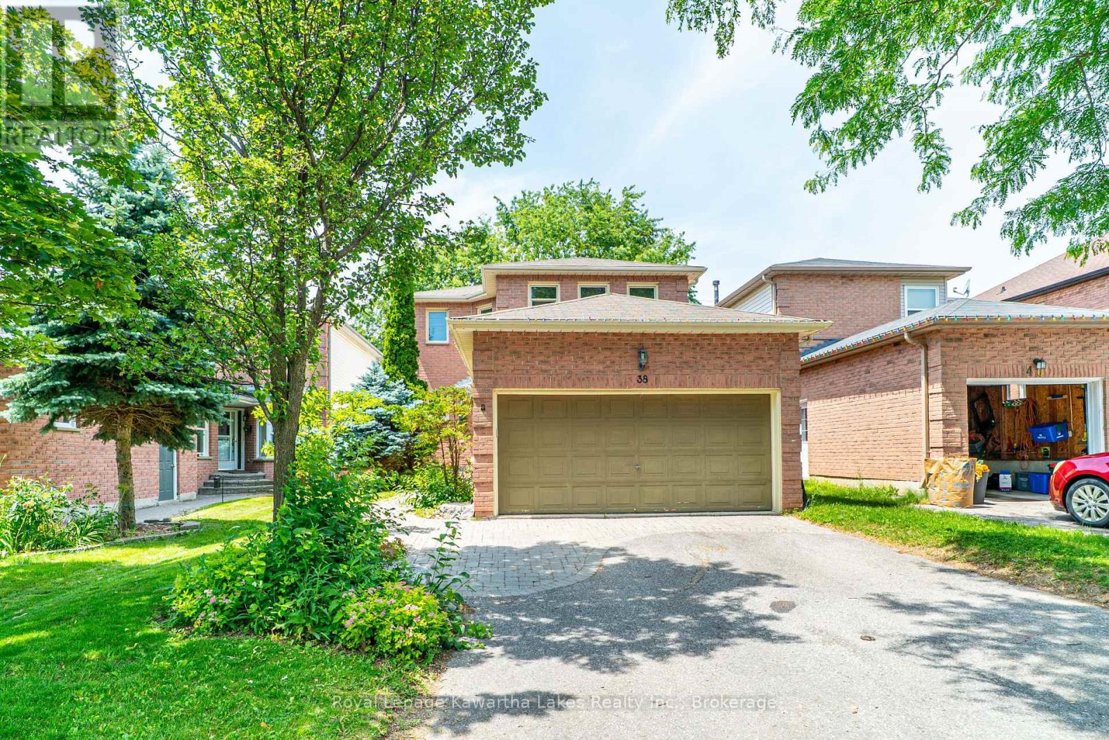 38 LIPTON CRESCENT - 1
