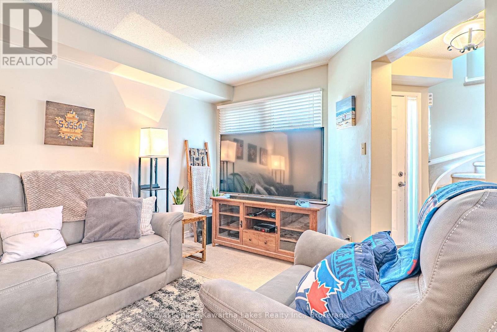 38 LIPTON CRESCENT - 10