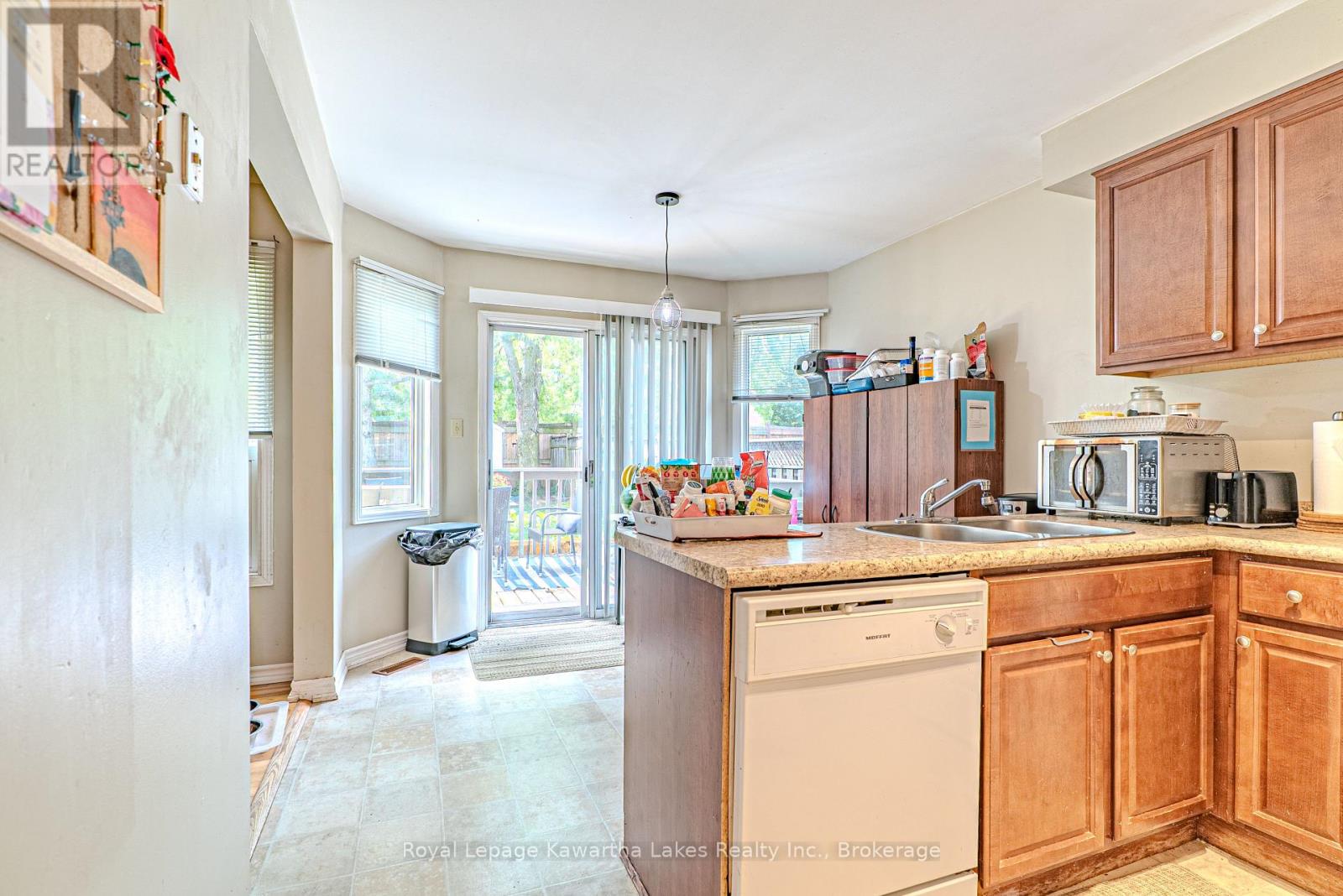 38 LIPTON CRESCENT - 13