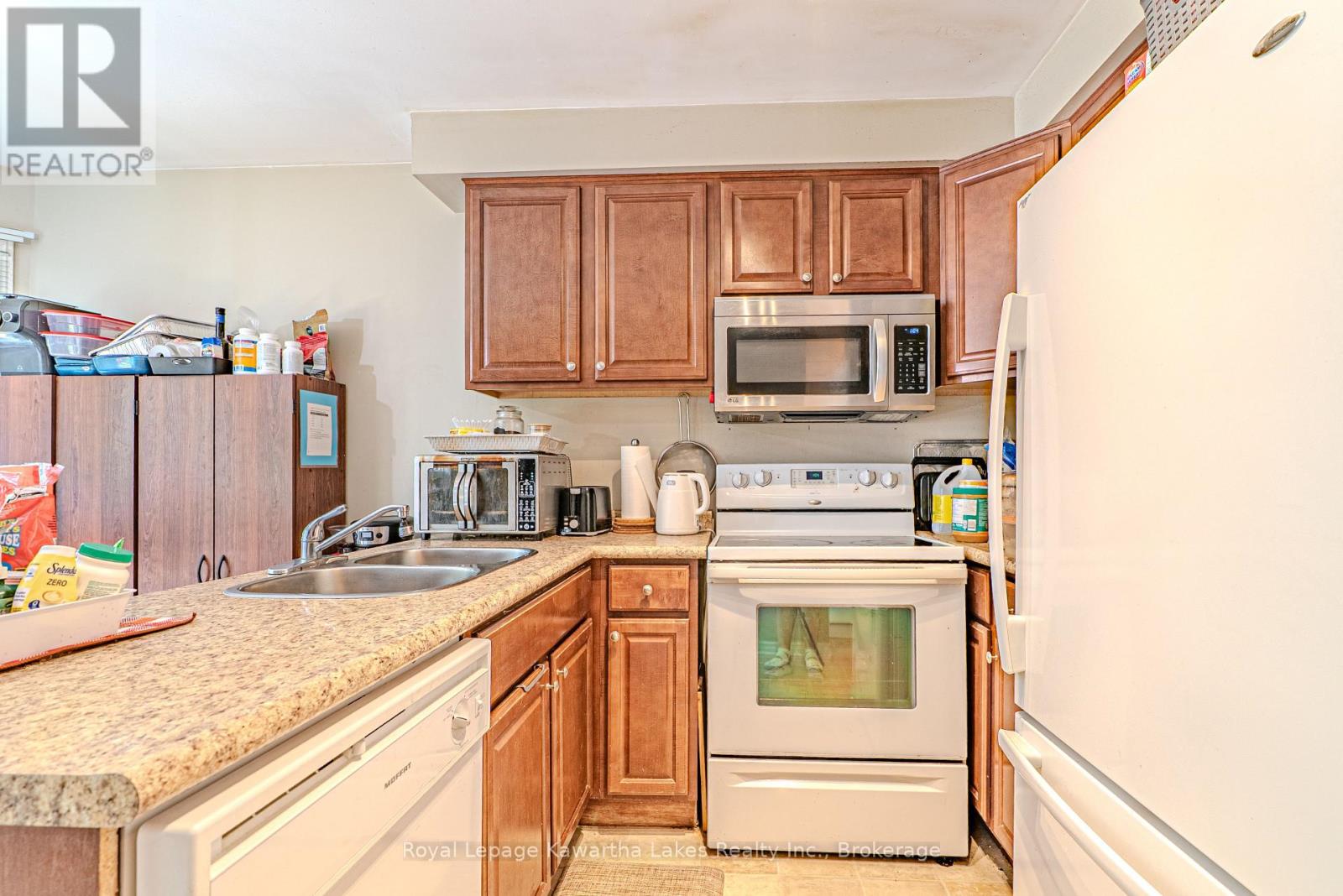 38 LIPTON CRESCENT - 14