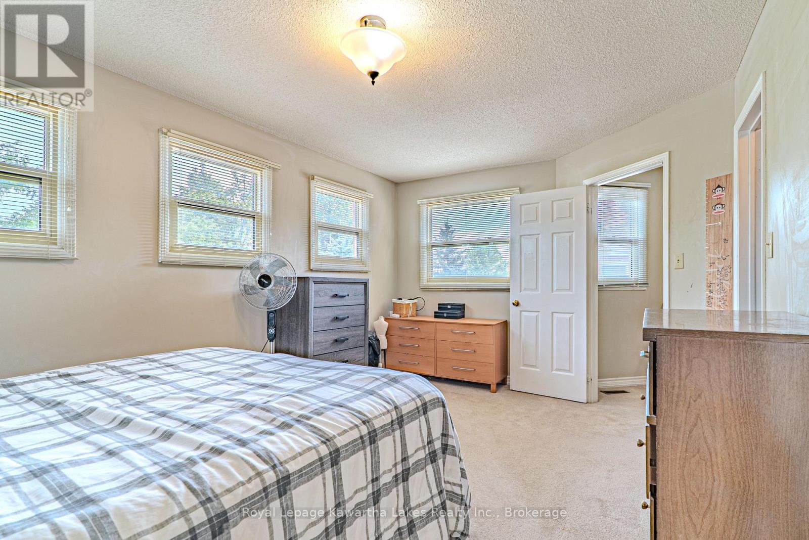 38 LIPTON CRESCENT - 19