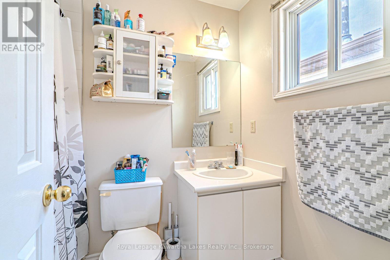 38 LIPTON CRESCENT - 20