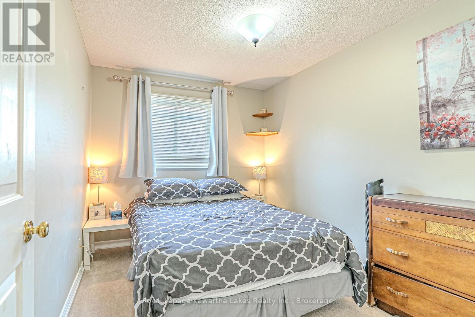 38 LIPTON CRESCENT - 21