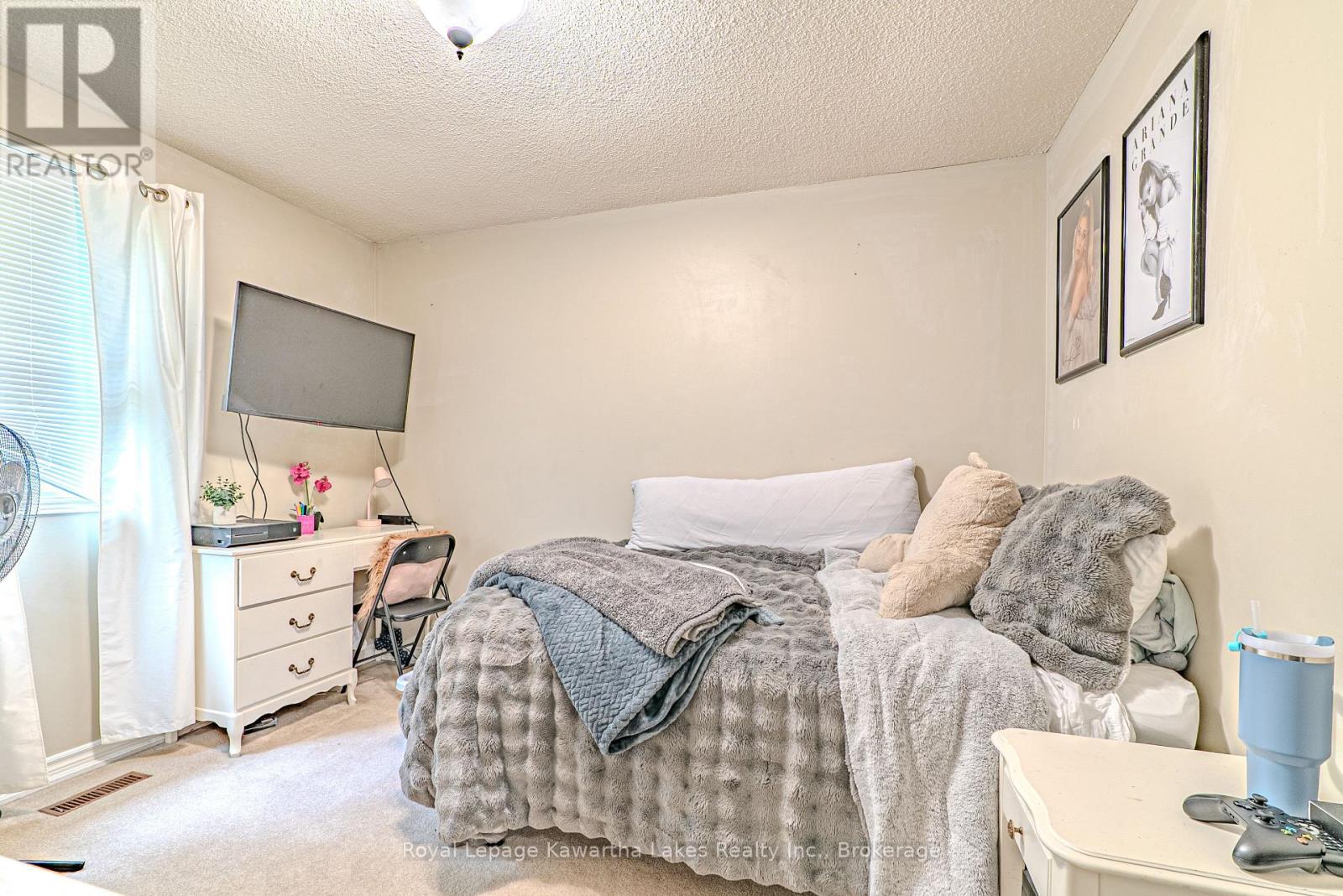 38 LIPTON CRESCENT - 22