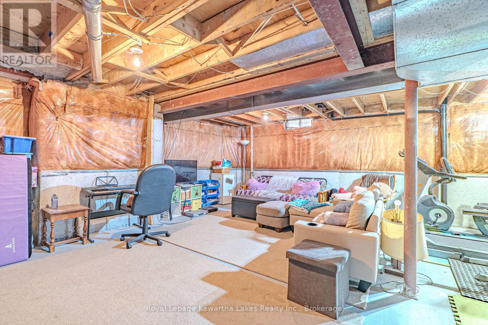 38 LIPTON CRESCENT - 25