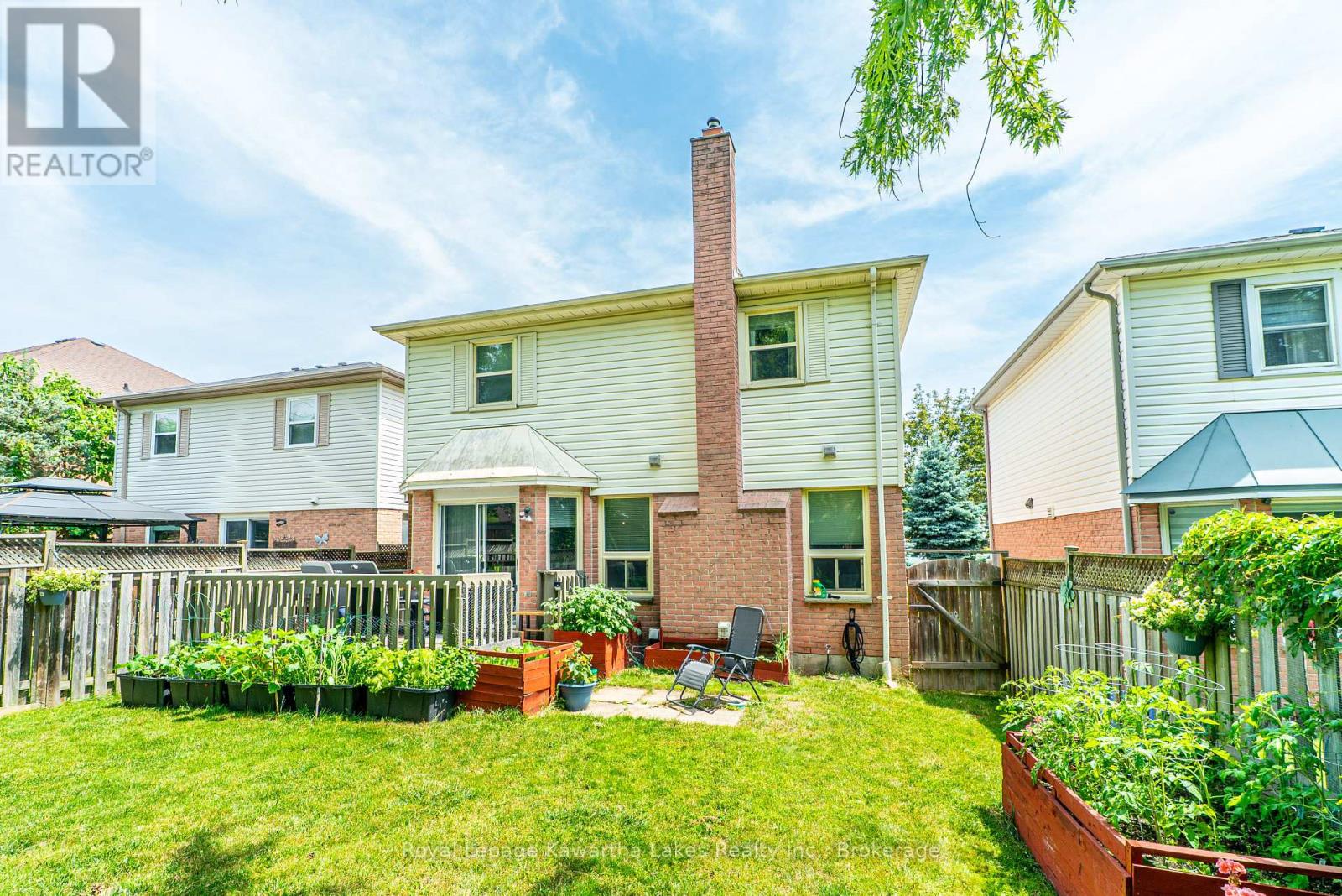 38 LIPTON CRESCENT - 28