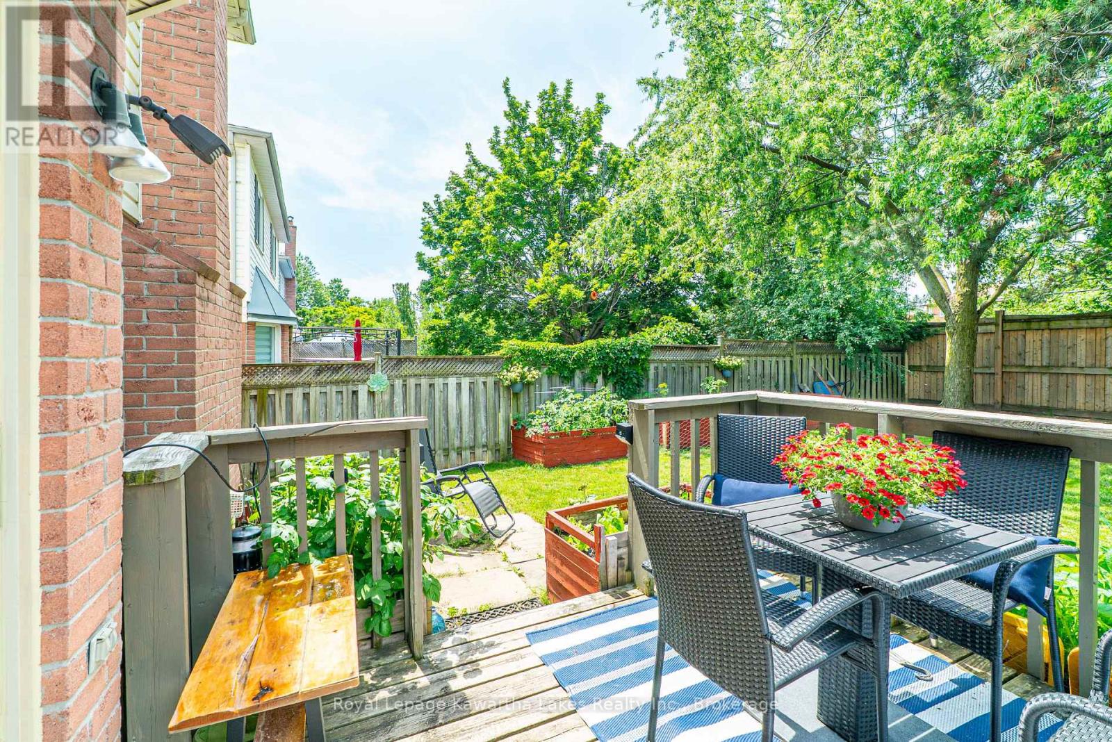 38 LIPTON CRESCENT - 31
