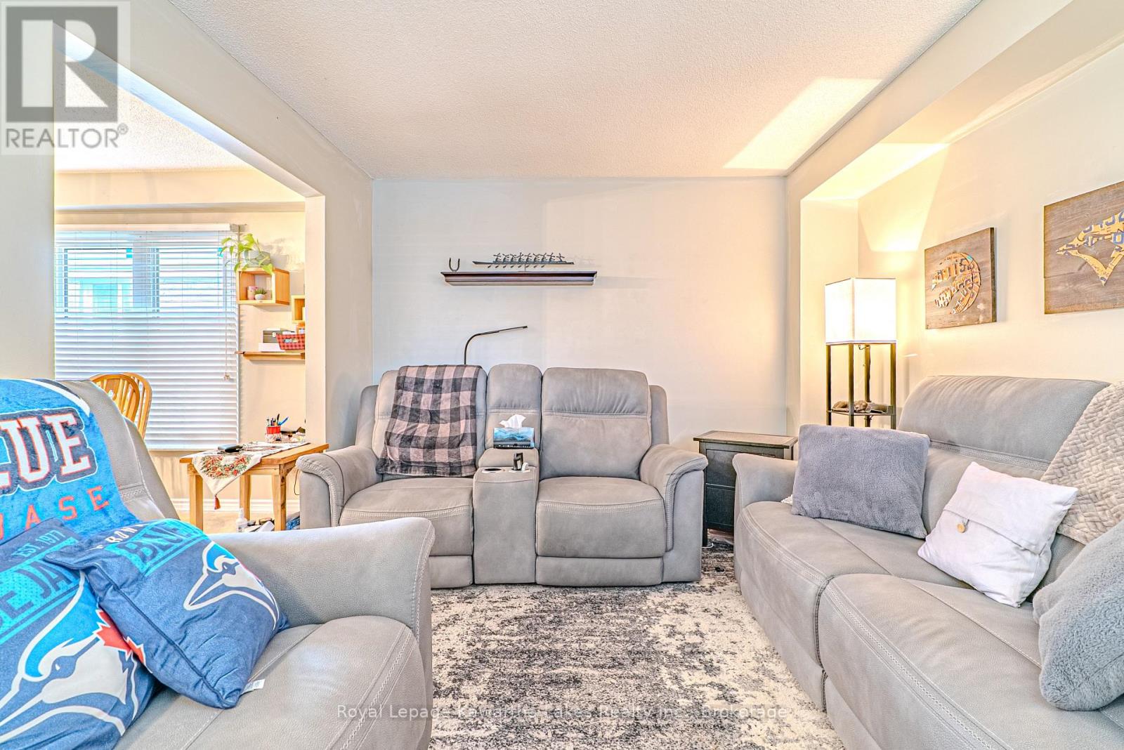 38 LIPTON CRESCENT - 9