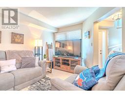 Family room - 38 Lipton Crescent, Whitby, ON L1R1W7 Photo 10