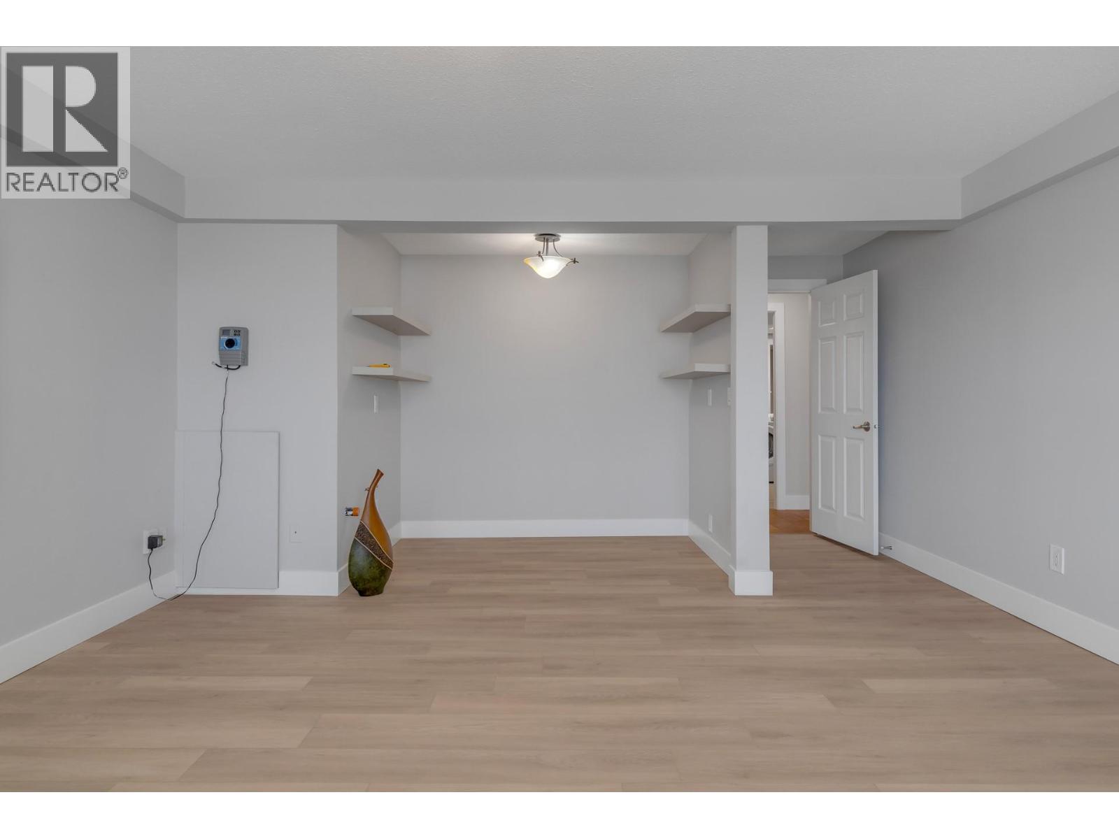 2218 Omineca Place - 27