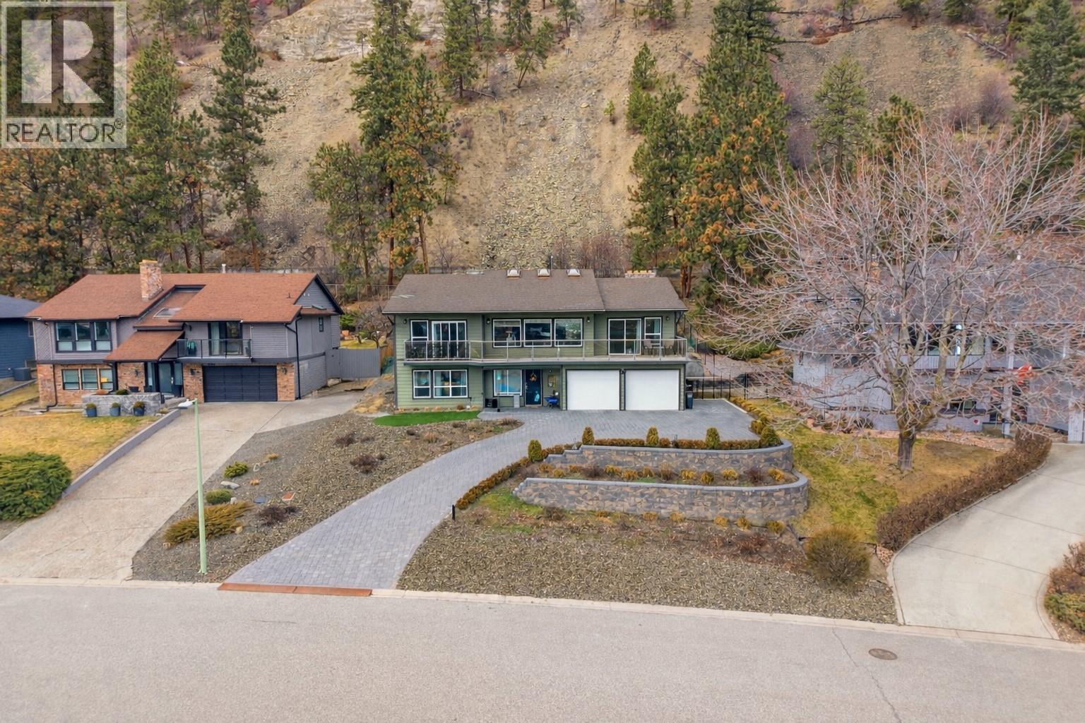 2218 Omineca Place - 35