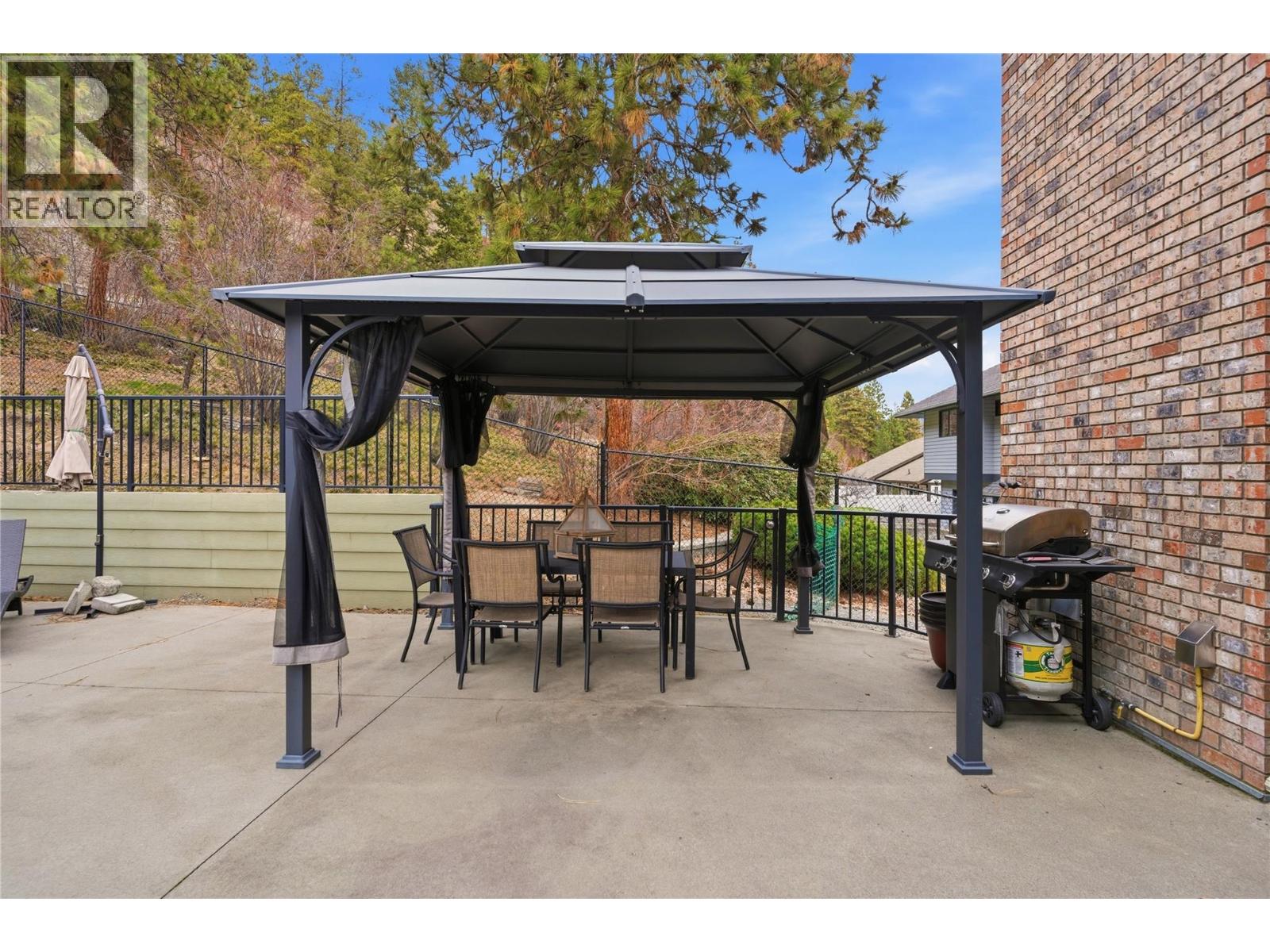 2218 Omineca Place - 6