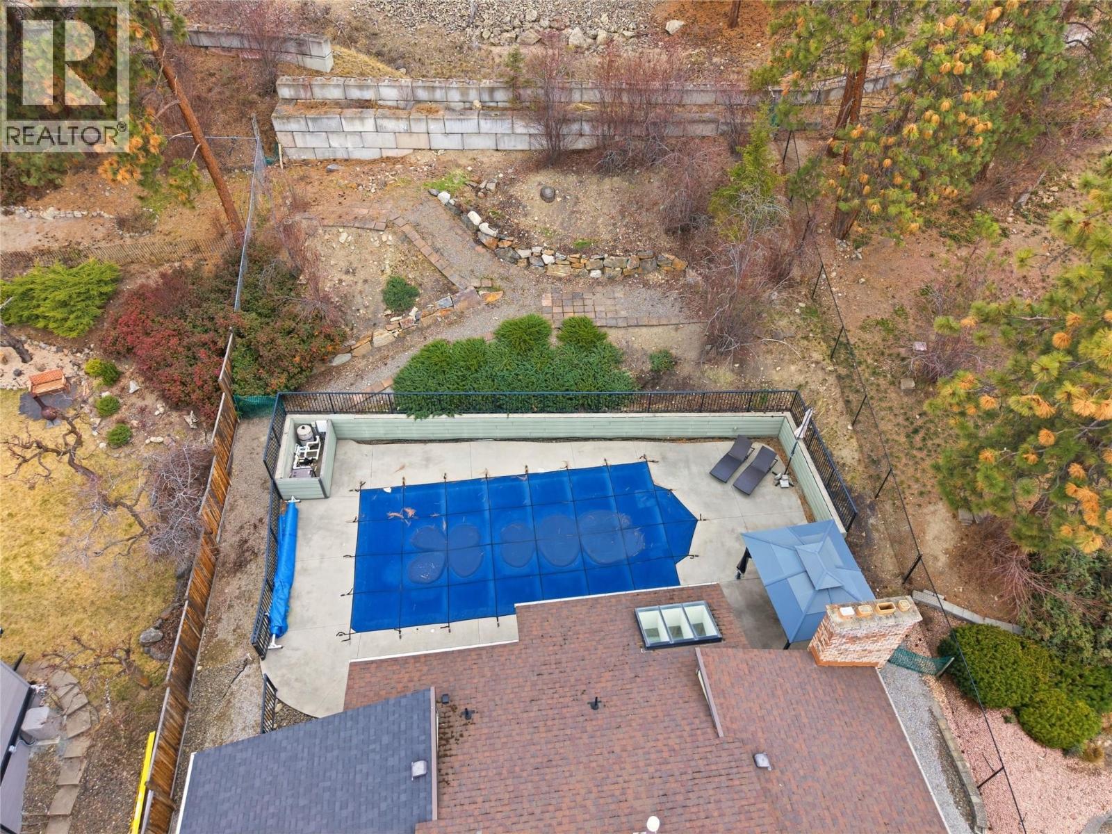 2218 Omineca Place - 33