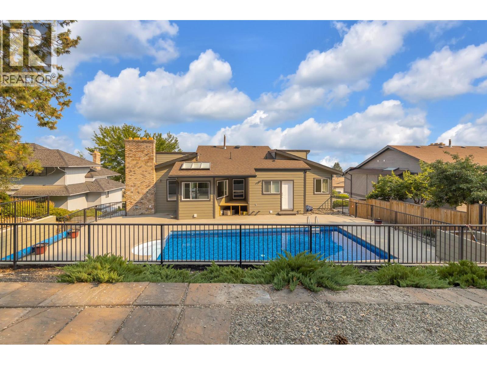 2218 Omineca Place - 5