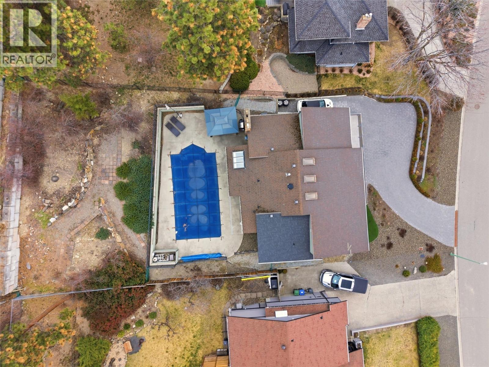 2218 Omineca Place - 32