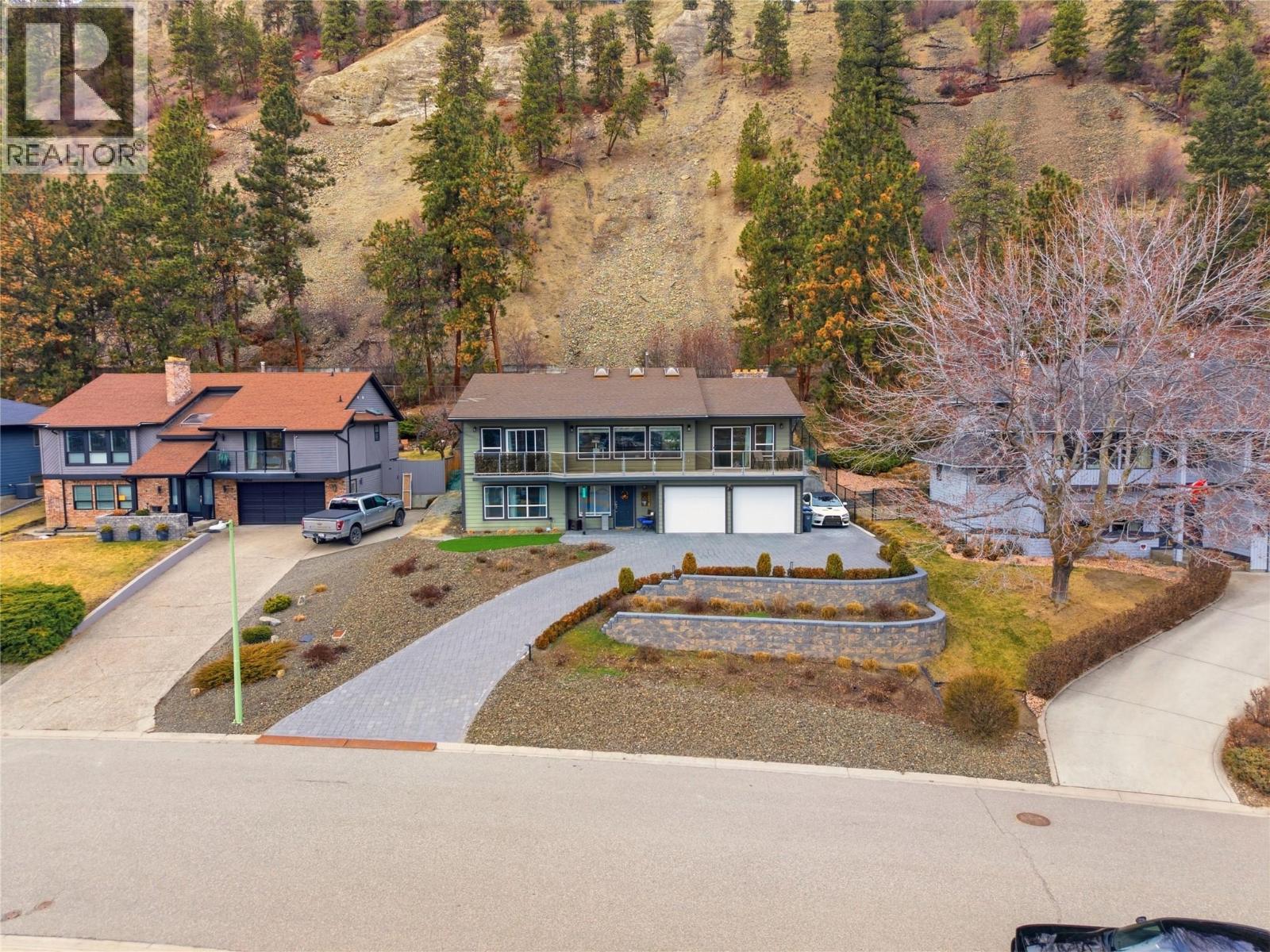 2218 Omineca Place - 36