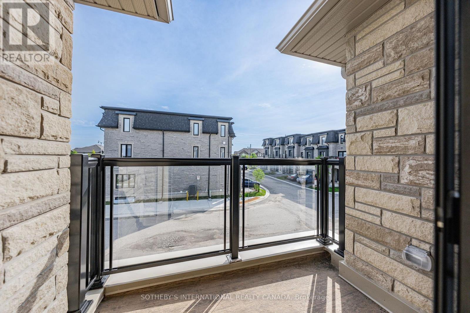 #14 675 VICTORIA ROAD N - 14