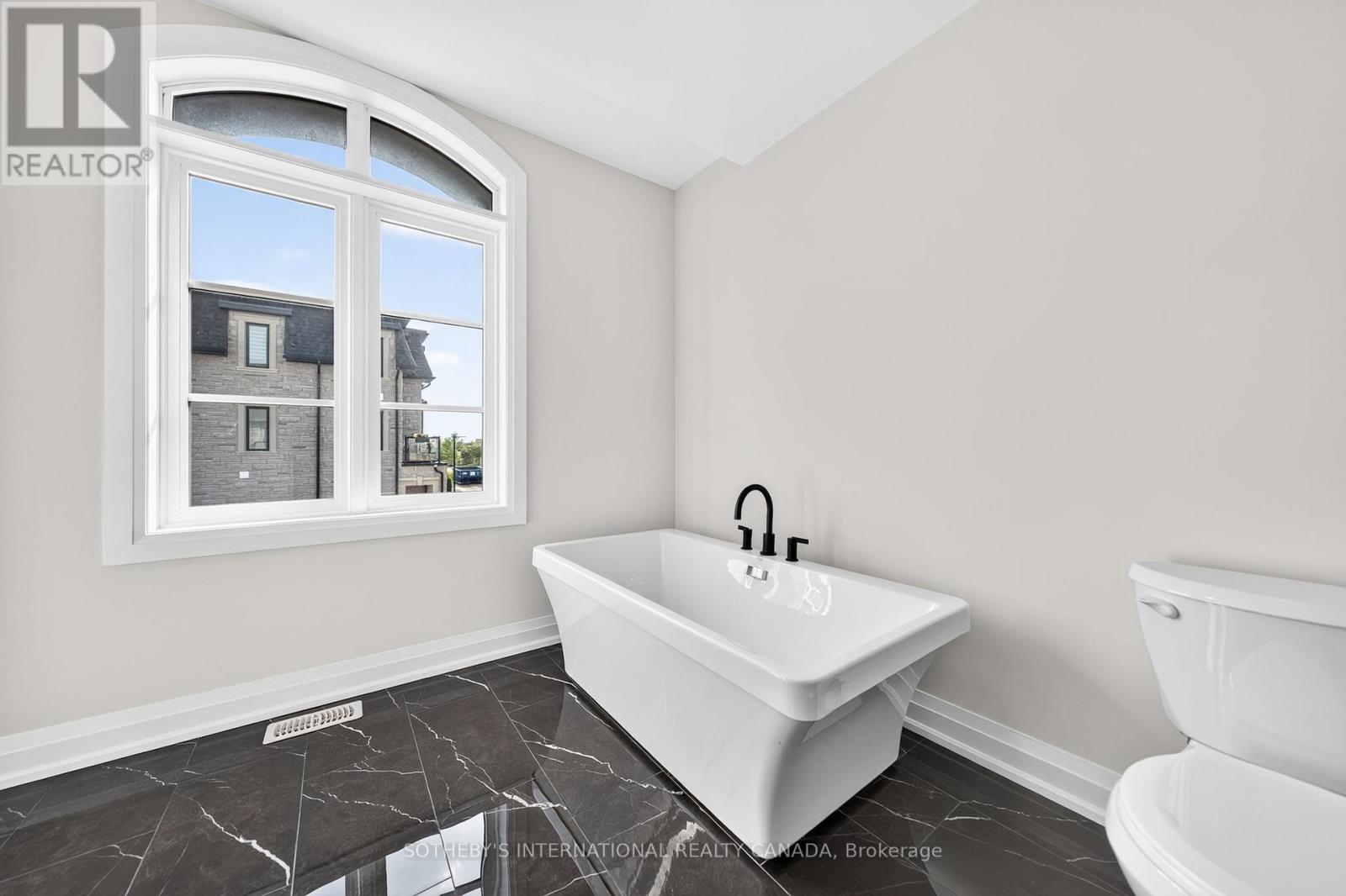 #14 675 VICTORIA ROAD N - 15
