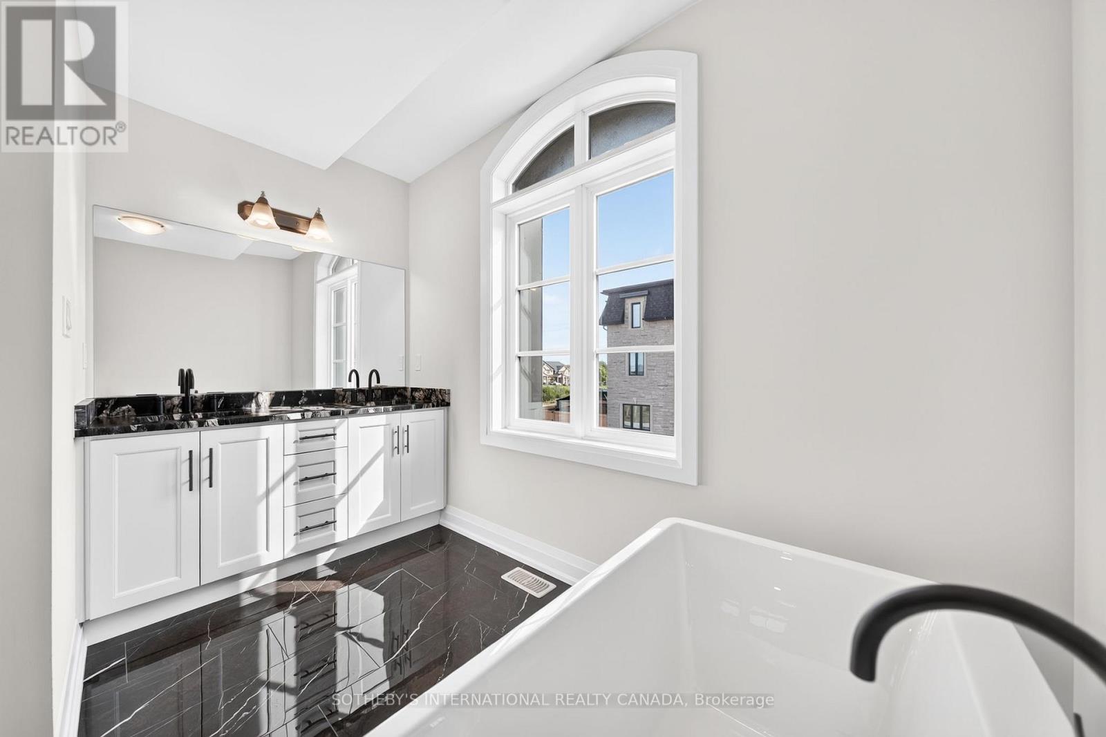 #14 675 VICTORIA ROAD N - 16