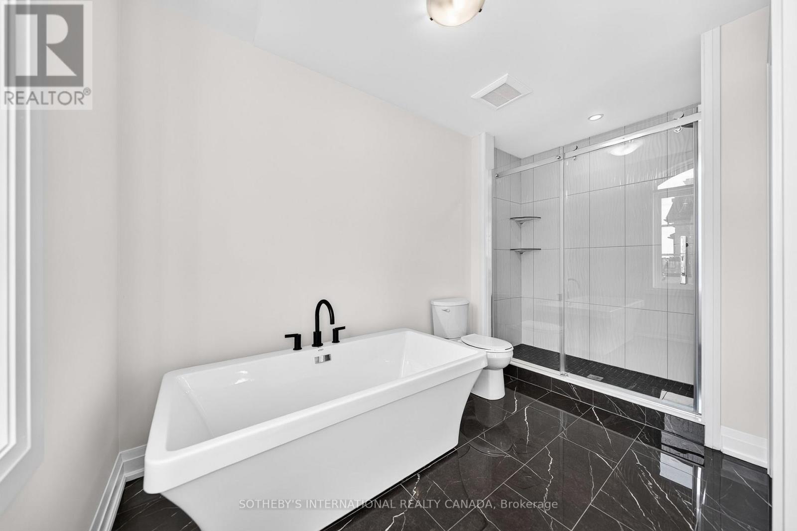 #14 675 VICTORIA ROAD N - 17