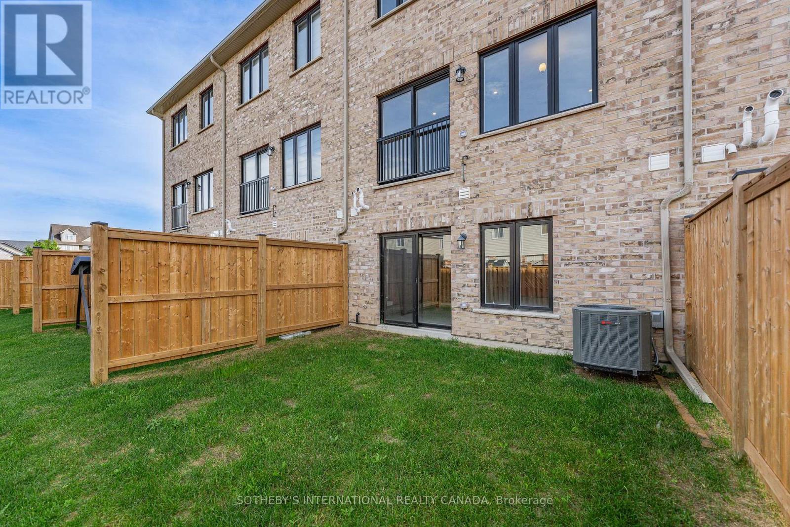 #14 675 VICTORIA ROAD N - 25
