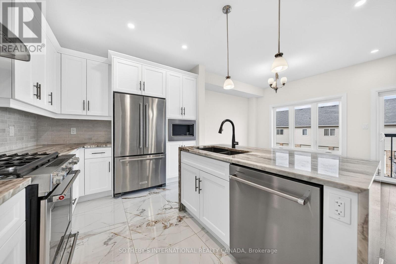 #14 675 VICTORIA ROAD N - 9