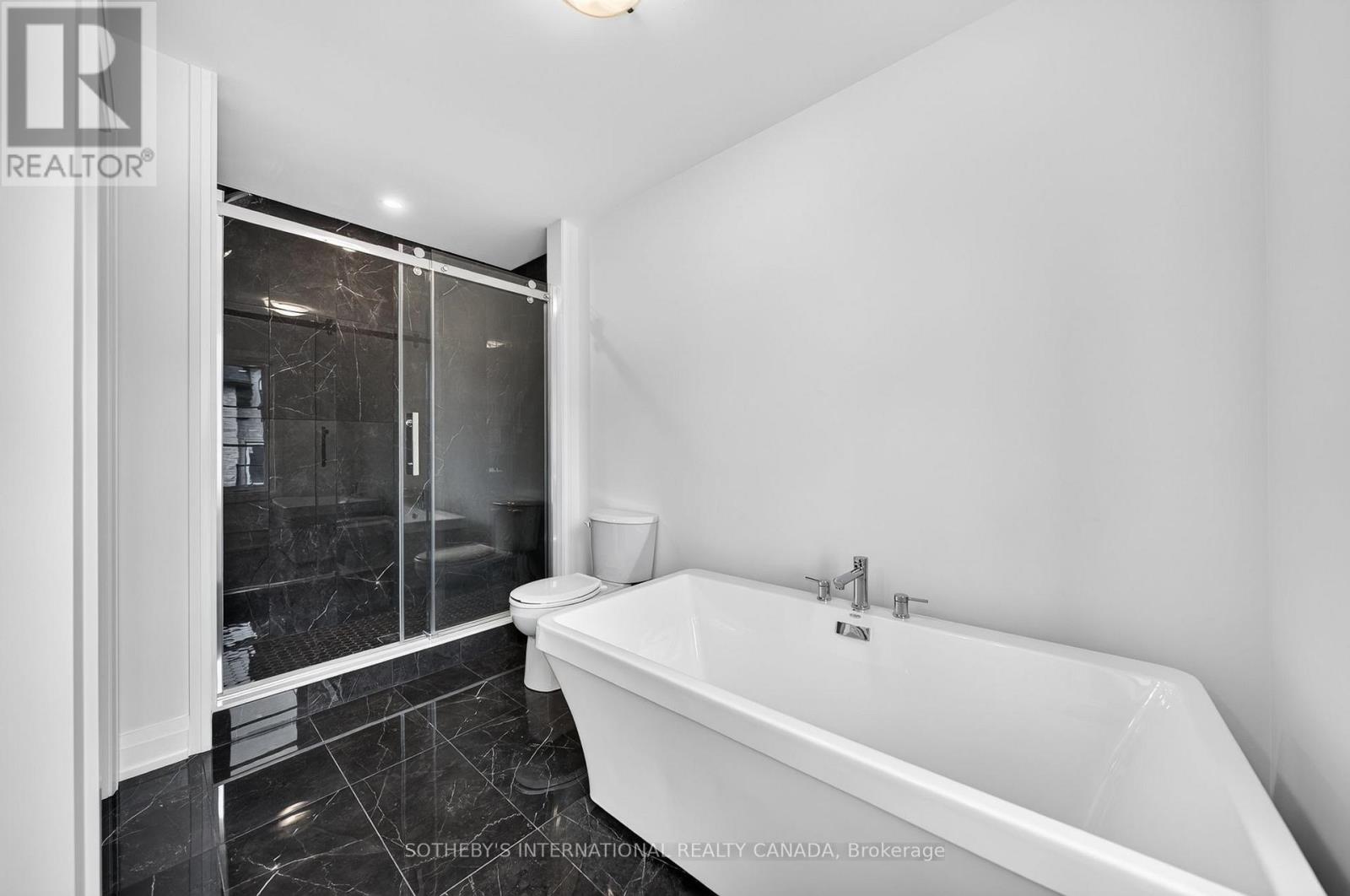 #24 675 VICTORIA ROAD N - 18