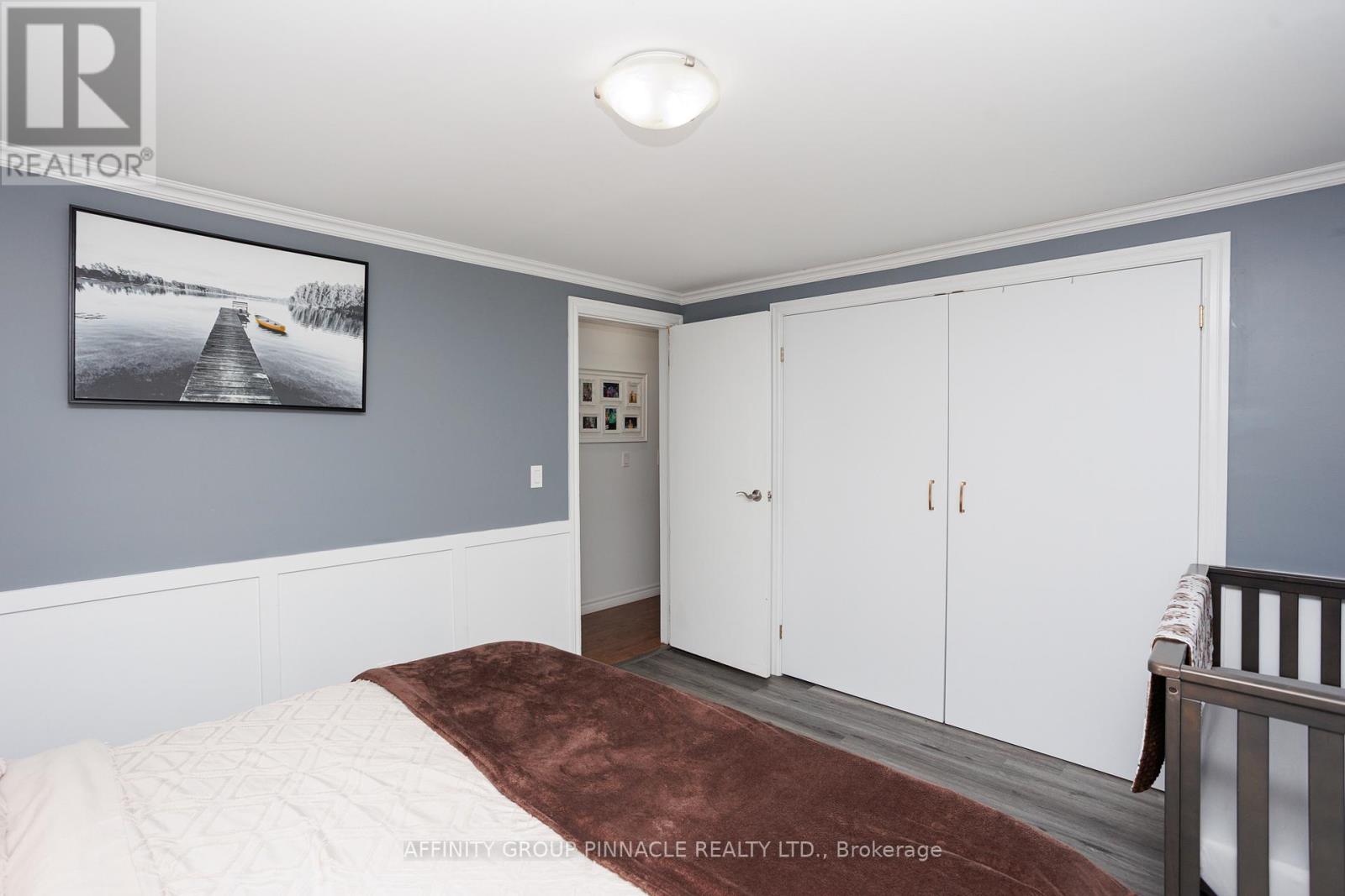 24 CIRCLE DRIVE - 16