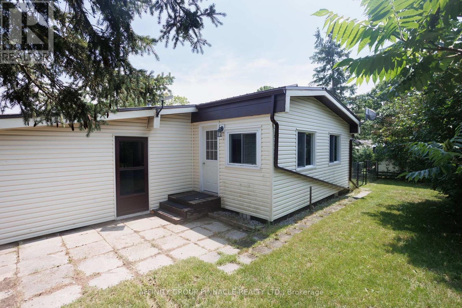 24 CIRCLE DRIVE - 22