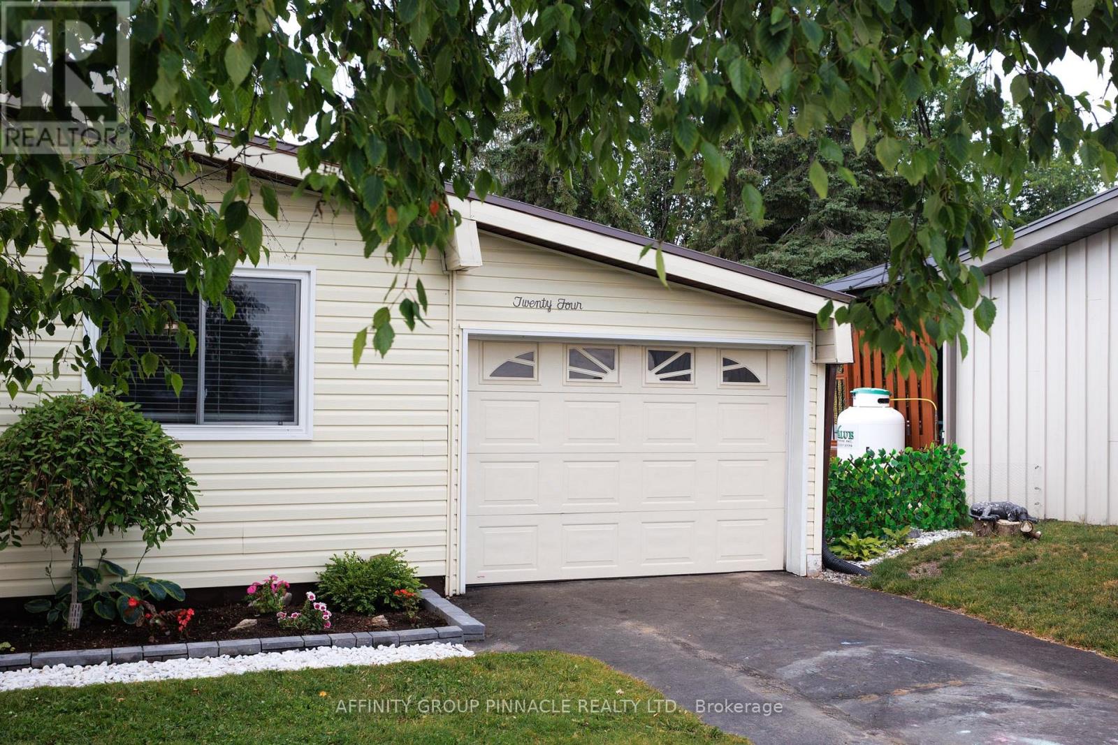 24 CIRCLE DRIVE - 28