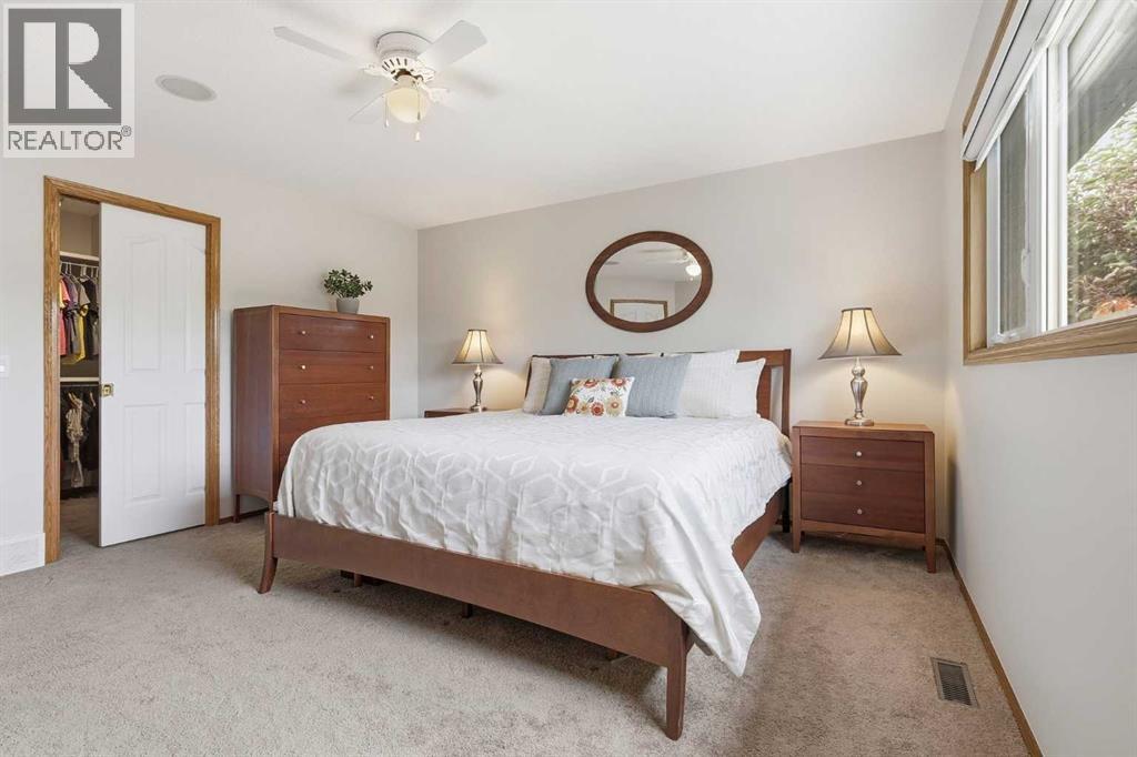 PRIMARY BEDROOM - A generous sized walk in closet