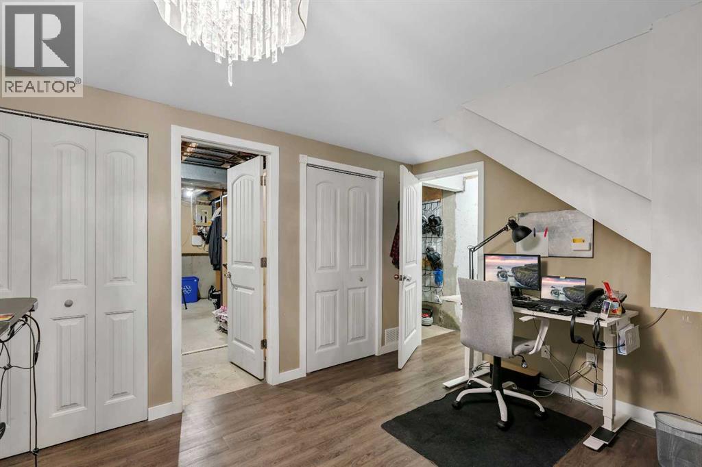 Great as an office, workspace or extra bedroom