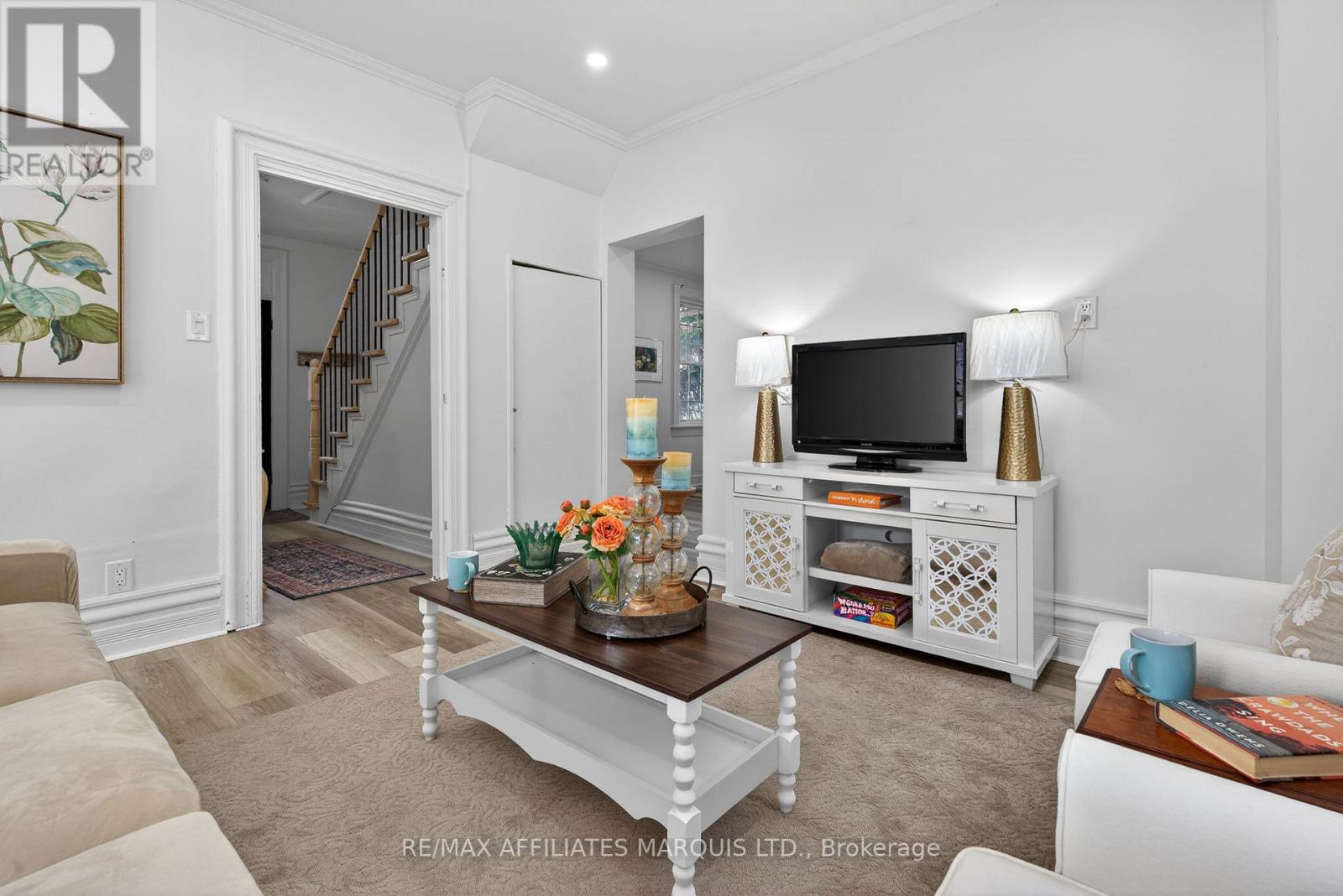 326 THIRD STREET E - 10