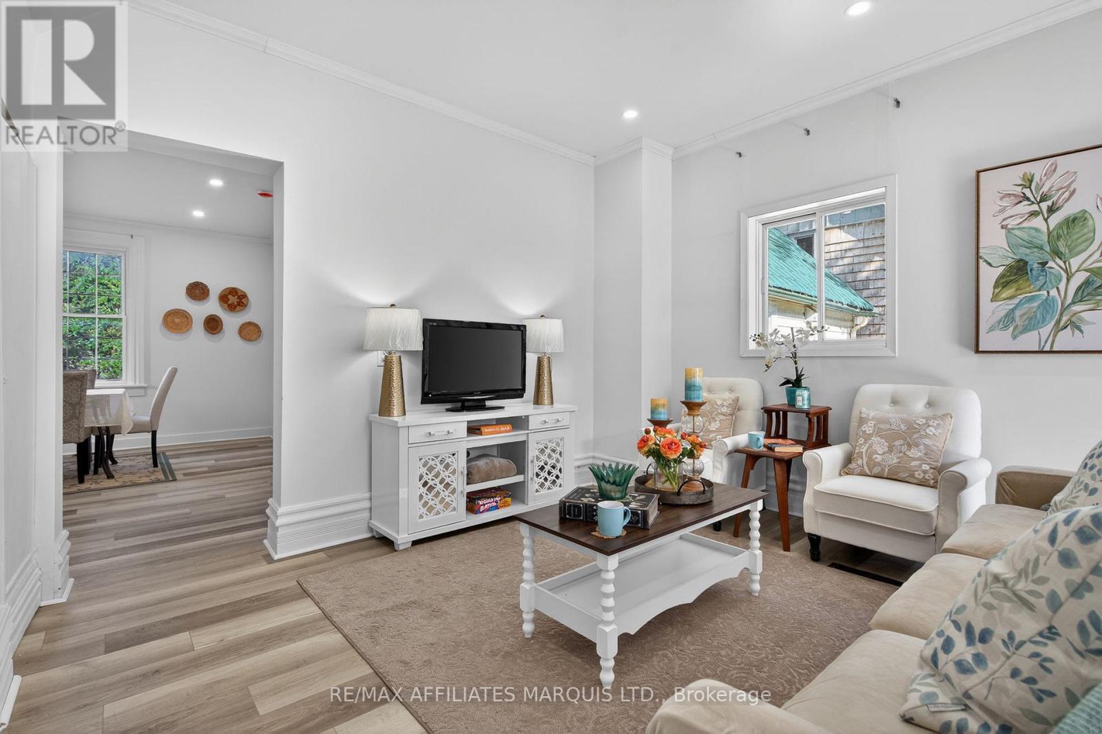326 THIRD STREET E - 11