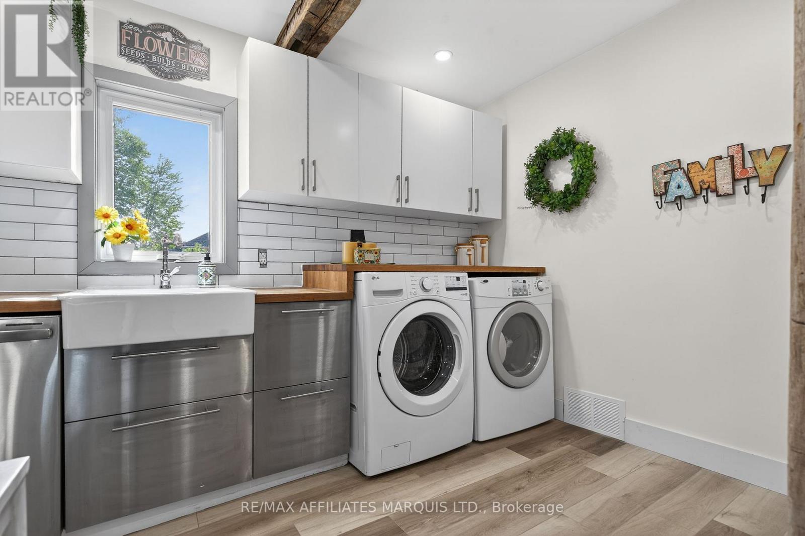 326 THIRD STREET E - 21