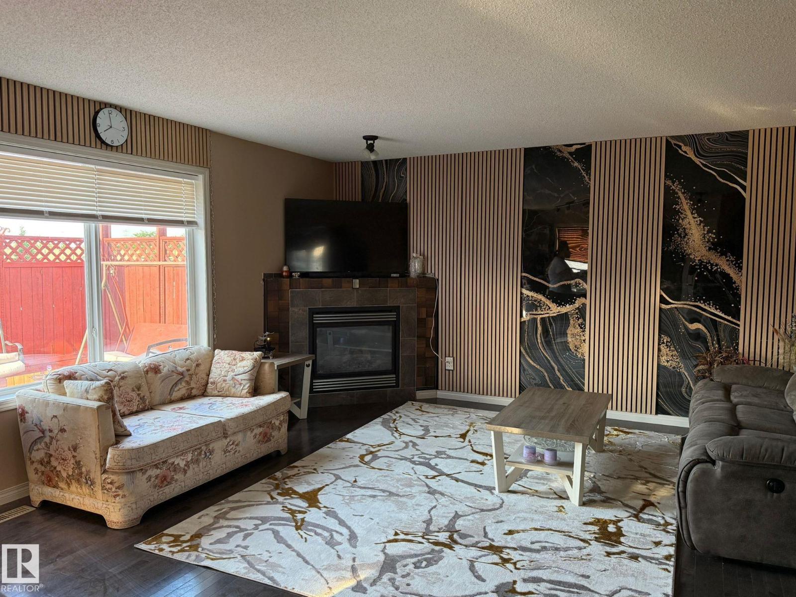 1216 37C AV NW NW - 3