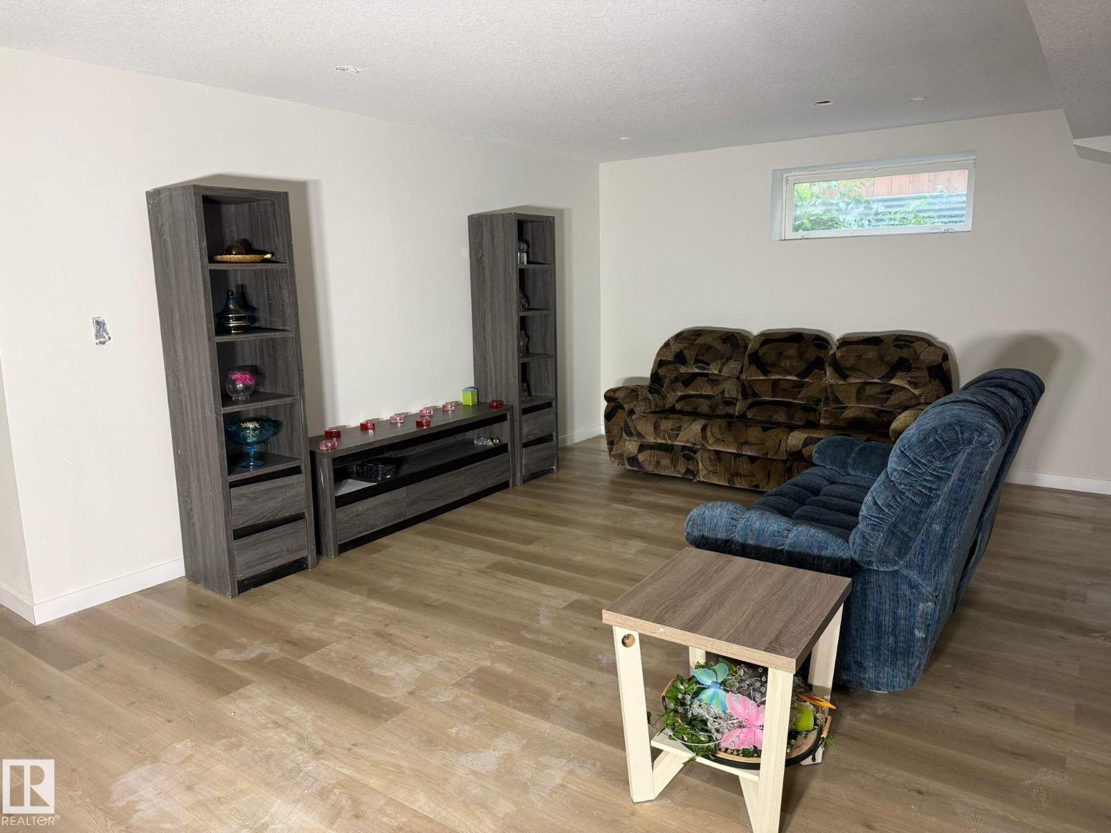 1216 37C AV NW NW - 42