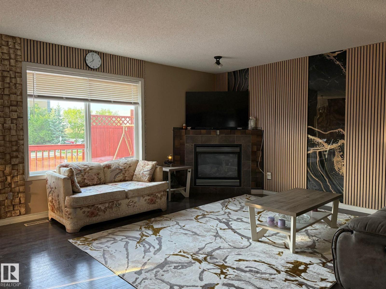 1216 37C AV NW NW - 5