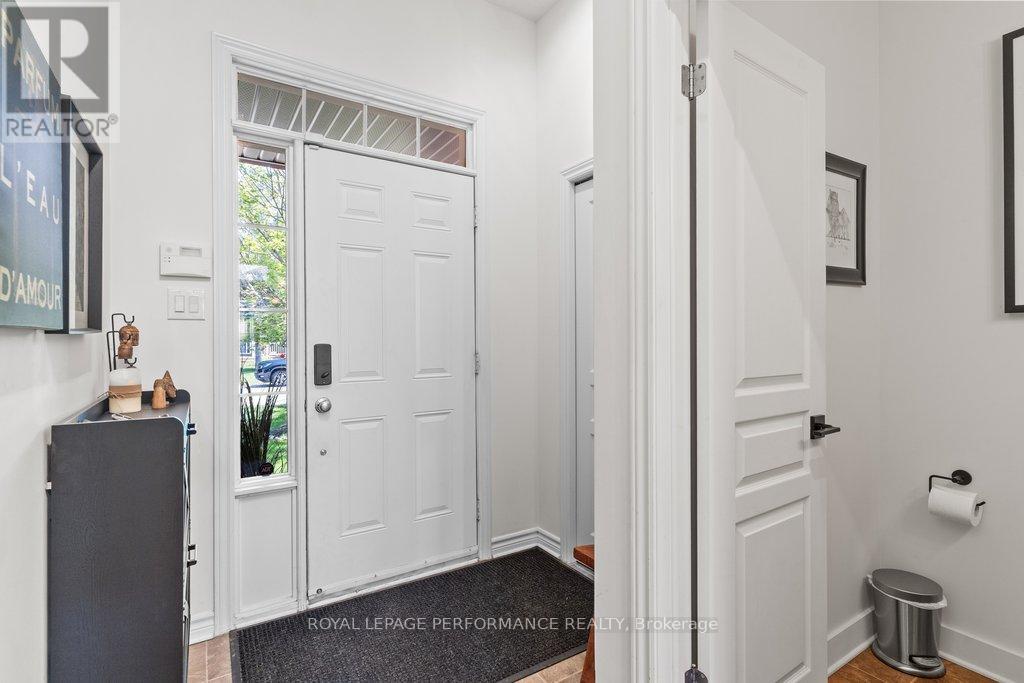 216 BADGELEY AVENUE - 3