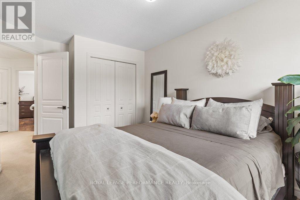 216 BADGELEY AVENUE - 33