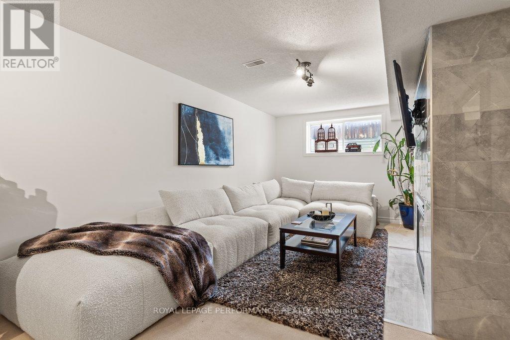216 BADGELEY AVENUE - 38