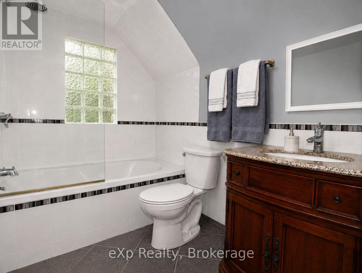 596 13TH A STREET W - Image 18