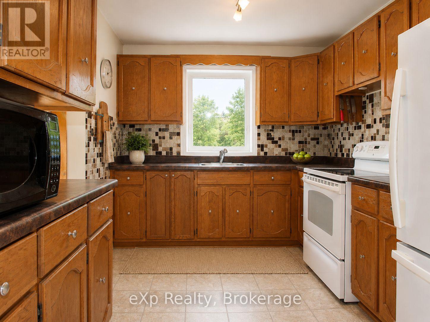596 13TH A STREET W - Image 7