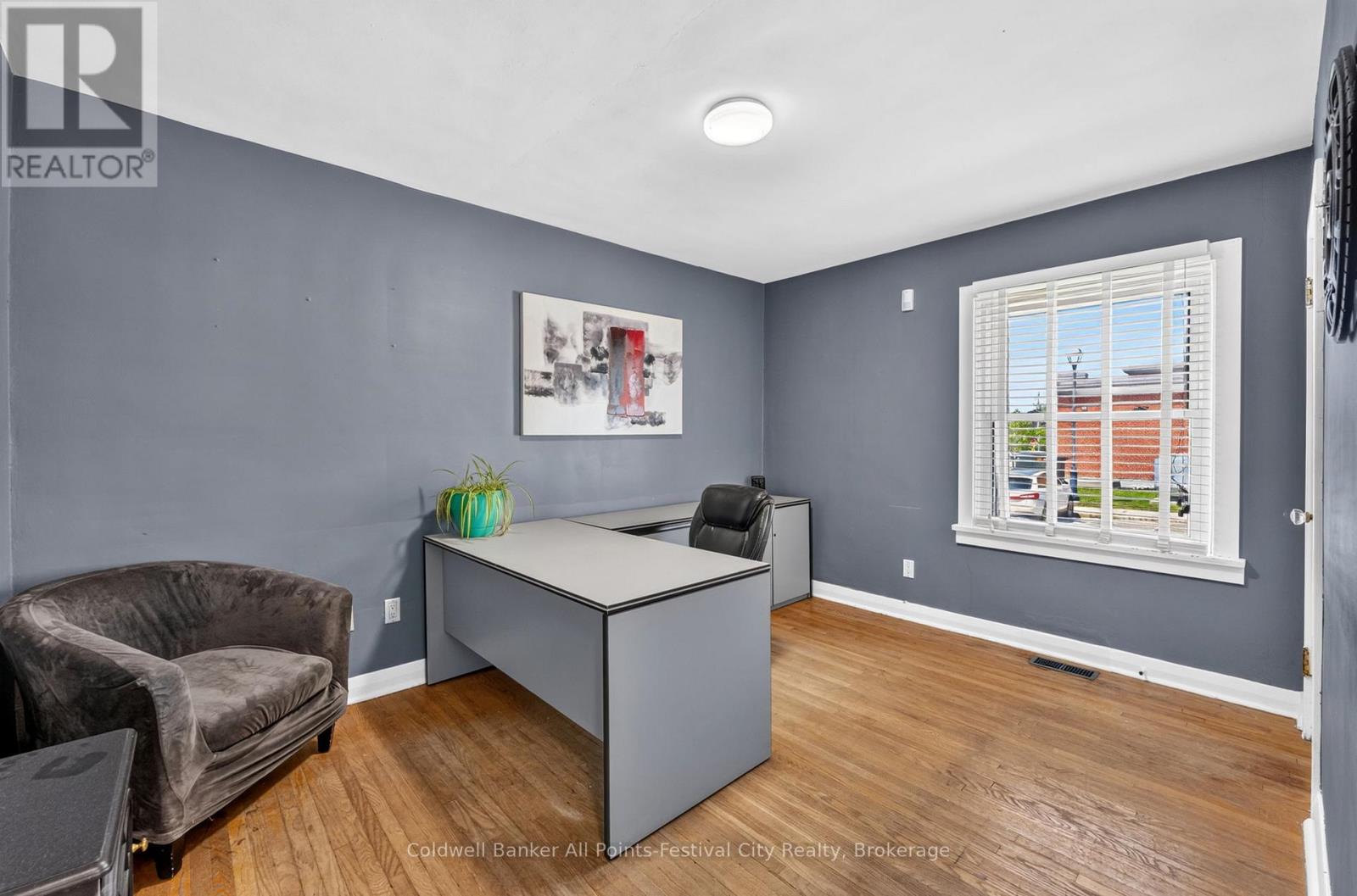 21 WATERLOO STREET S - 11